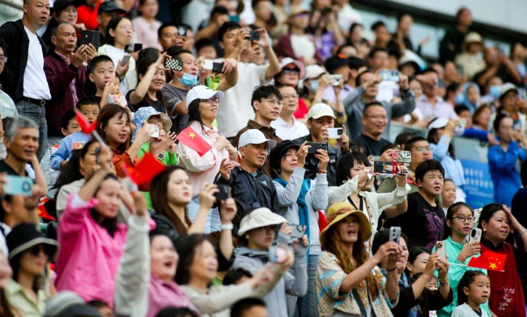 Rookie迎来七赛季出色发挥，巴黎圣日耳曼观众热烈欢呼！全场沸腾不已的简单介绍-九游下载中心