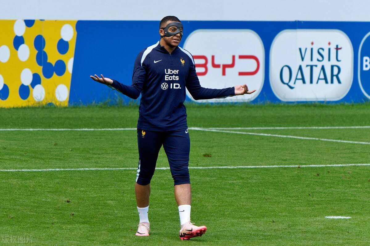 姆巴佩官方宣布战术调整新规，法国队引发争议！赛场气氛高涨的简单介绍-九游下载中心